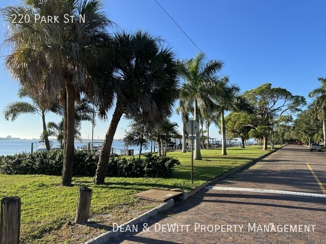 Photo - 220 Park St N House