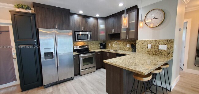 Building Photo - 1400 SW 31st Ct