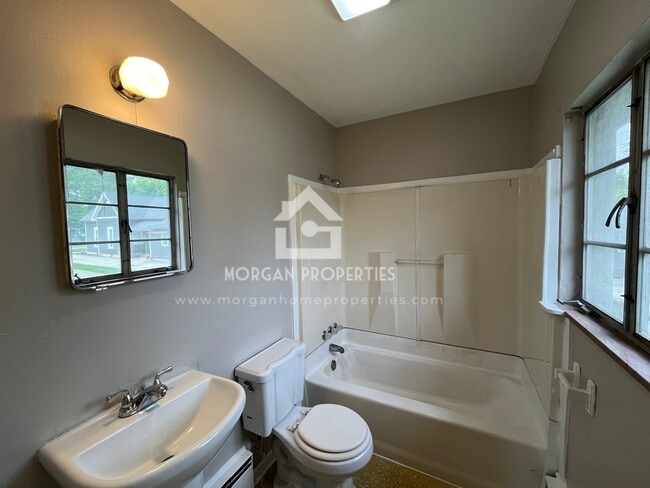 Building Photo - 338 S Pendleton Ave