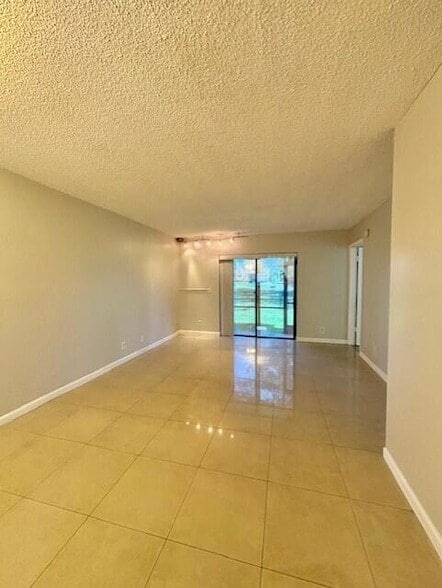 Building Photo - 21902 Lake Forest Cir