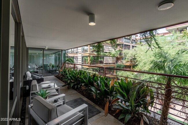 Building Photo - 7167 E Rancho Vista Dr