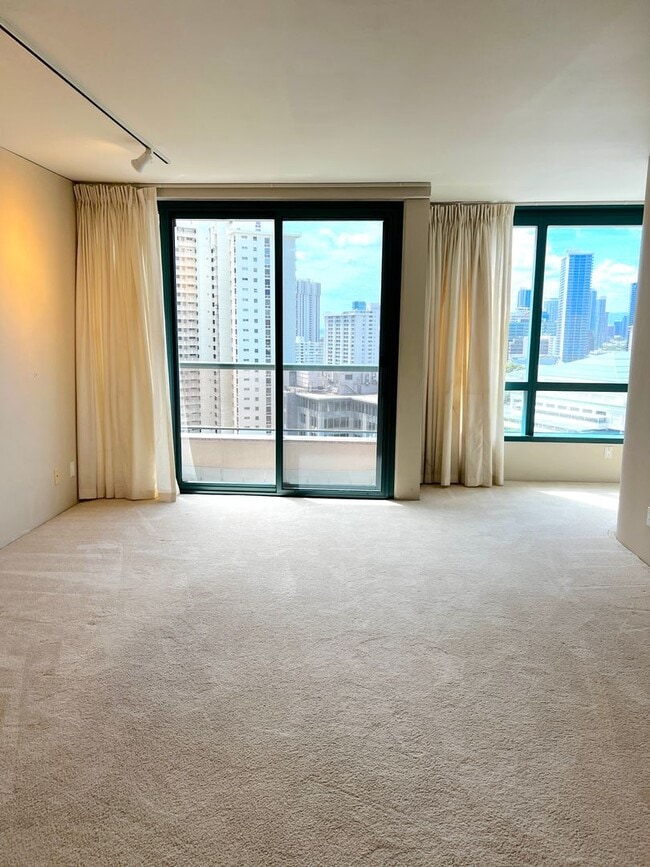 Photo - WAIKIKI LANDMARK...A GEM IN FINE LIVING...... Apartment