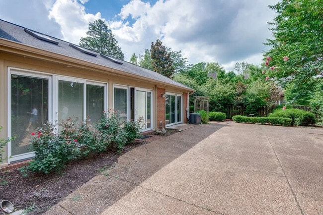 Foto del edificio - 107 Westover Park Ct