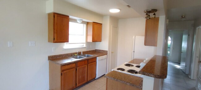 Building Photo - 2609 Schwertner Dr