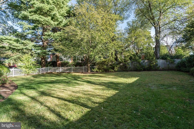 Building Photo - 1720 Linwood Pl