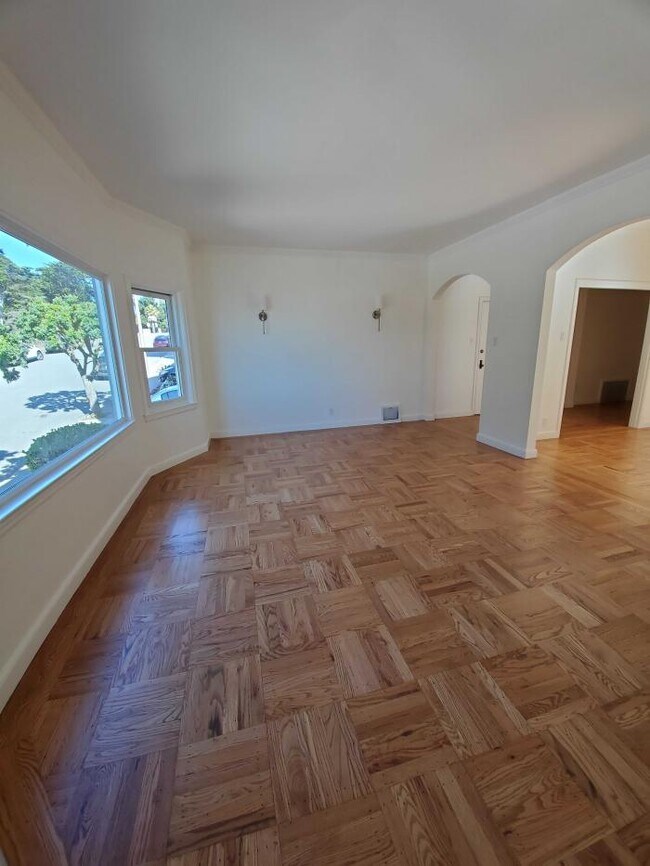 Building Photo - 2 bedroom in San Francisco CA 94121