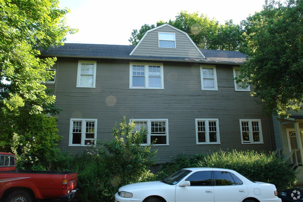 Building Photo - 3334-3338 SW Water Ave