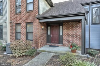 Building Photo - 1127 Wicklow Ct