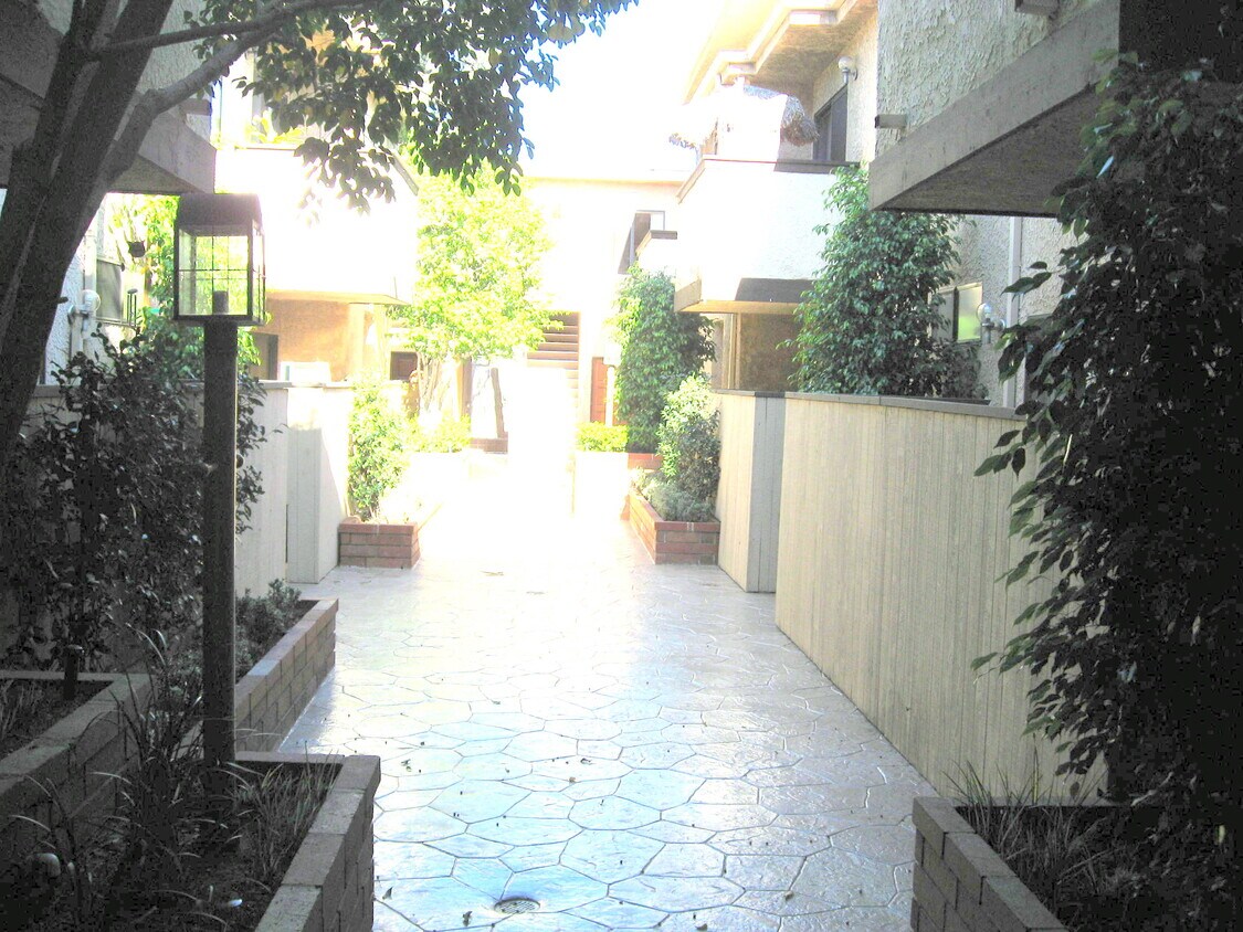 Foto principal - 10745 Kling St