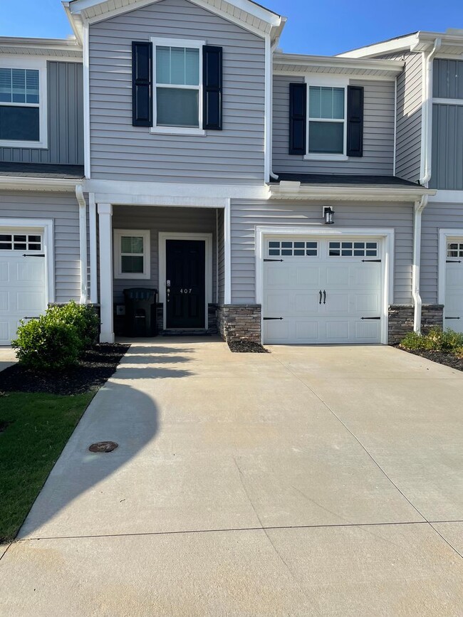 Foto del edificio - 3 Bedroom 2.5 Bath Townhome in Greer !!