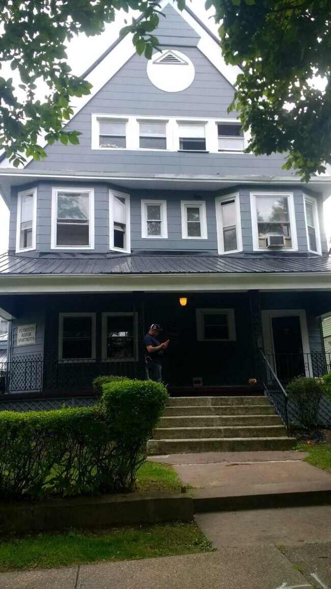 Foto del edificio - 30 Plymouth Ave