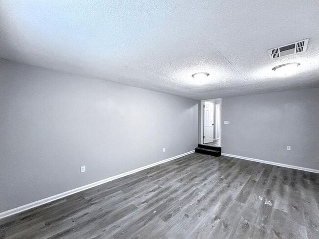 Building Photo - 3333 Leschallas Dr
