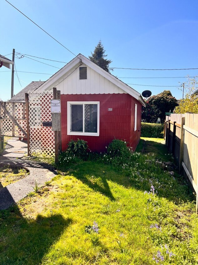 675685 Elrod Ave Unit 685 Elrod, Coos Bay, OR 97420 Room for Rent in