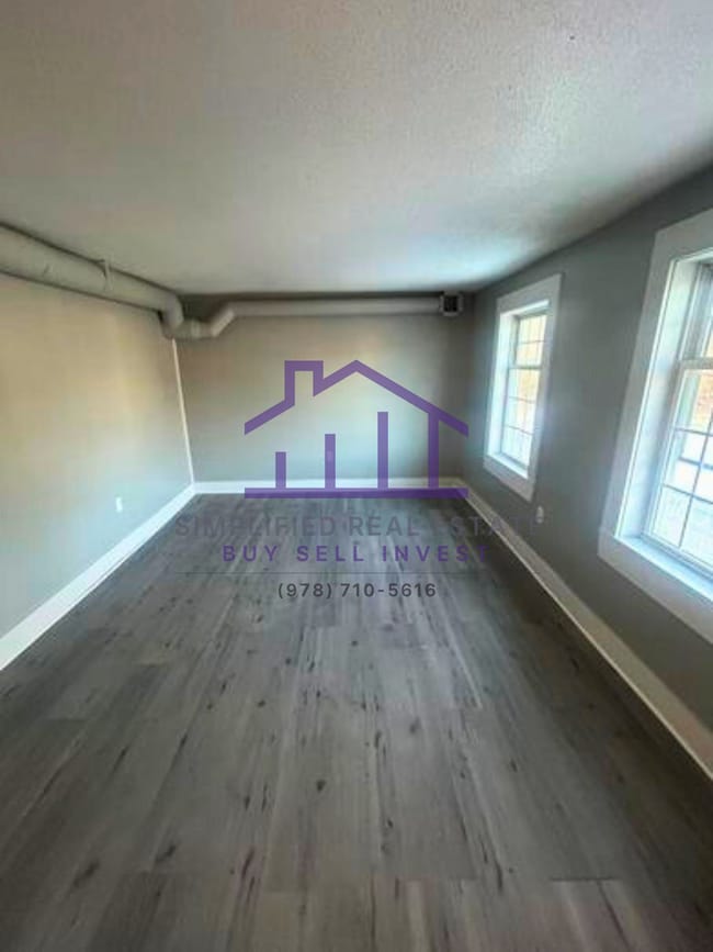 Building Photo - 418 River St