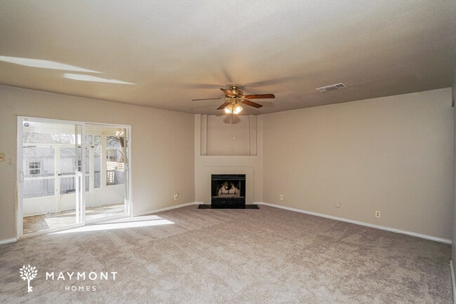 Building Photo - 15635 Legend Springs Dr