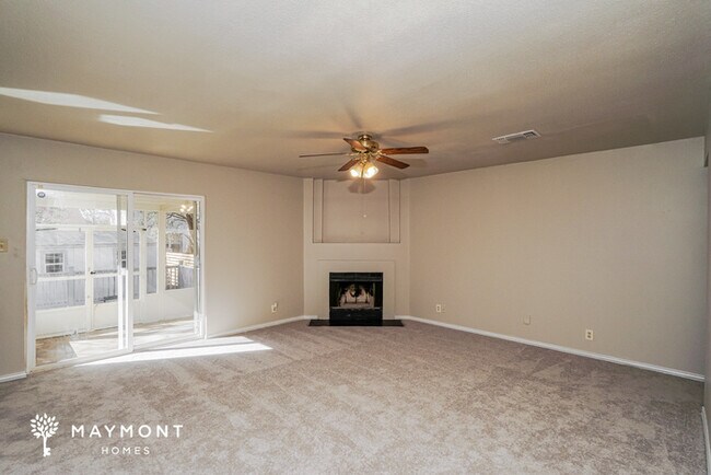 Foto del edificio - 15635 Legend Springs Dr