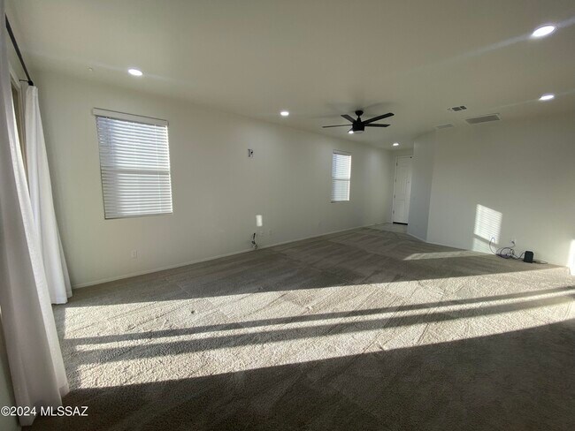 Foto del edificio - 12265 N Sutter Dr