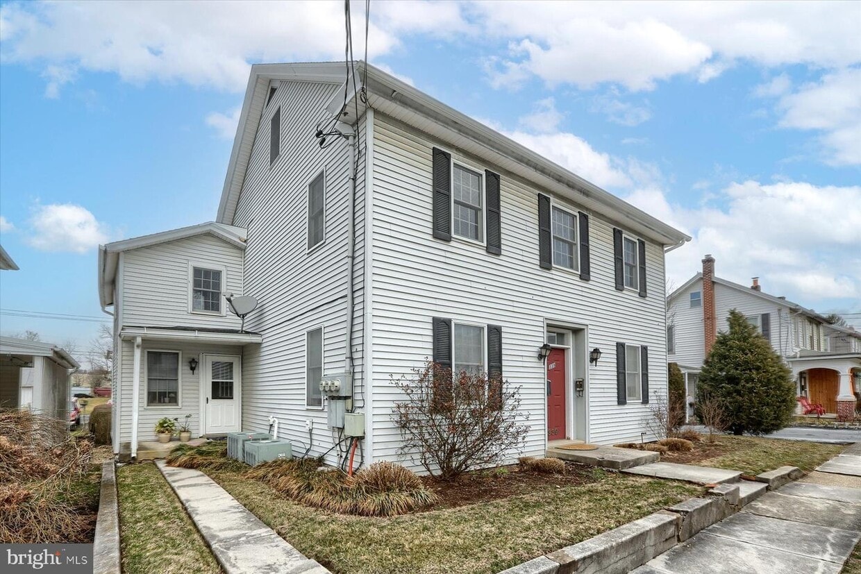 Primary Photo - 339 E Derry Rd