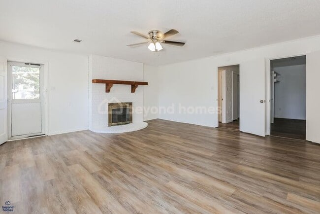 Building Photo - Charming Sherwood 3 BR Home with Fireplace & Big Yard