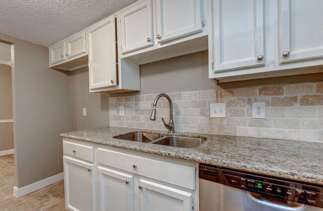 Building Photo - 9520 Pagewood Ln