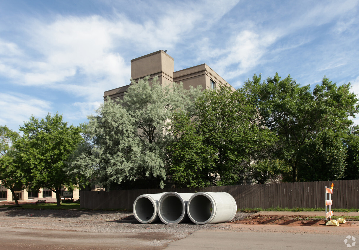 Building Photo - Lund Hill Apartments