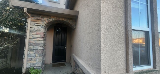 Foto del edificio - Beautiful 4 Bedroom 2.5 Bathroom Home on Large Lot in Elk Grove