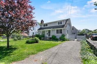 Building Photo - 40 Eastlawn St