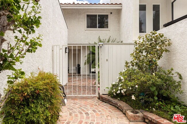 Foto del edificio - 2484 Angelo Dr