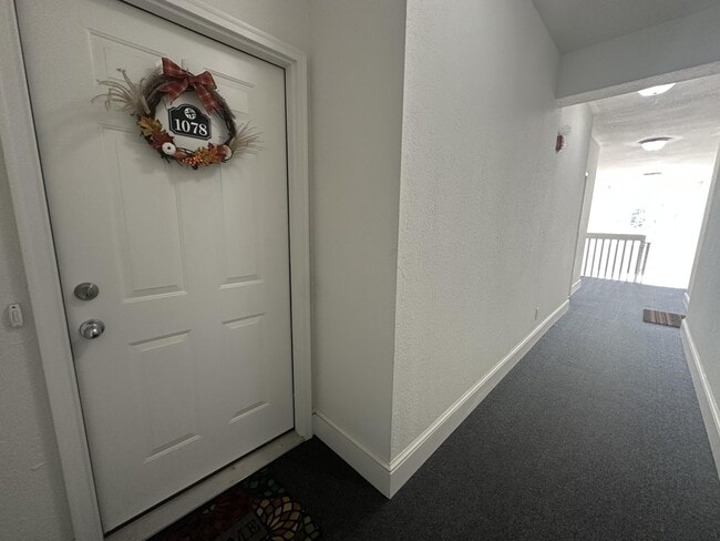 Foto del edificio - 1078 W Summerfield Gln Cir