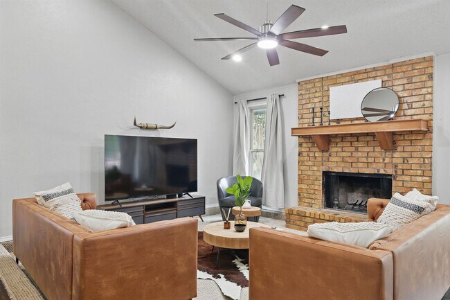 Building Photo - 5830 Jester Dr