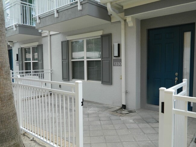 Building Photo - 1330 Bolton Pl