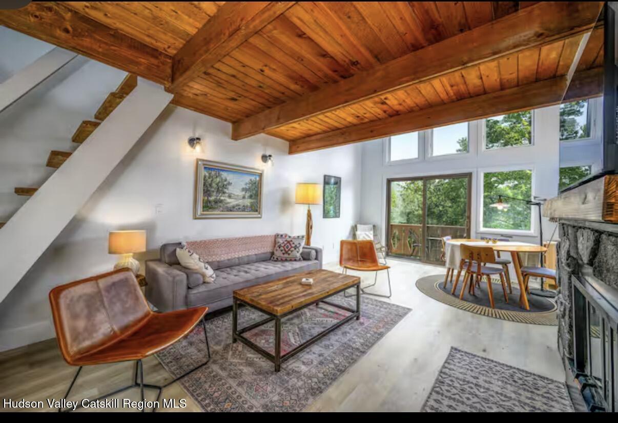 Foto principal - 72 Hunter Dr