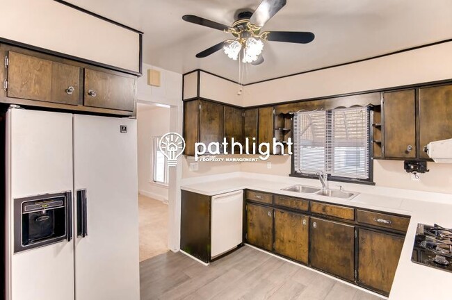 Foto del edificio - 1821 Dearborn St, Crest Hill, IL, 60403