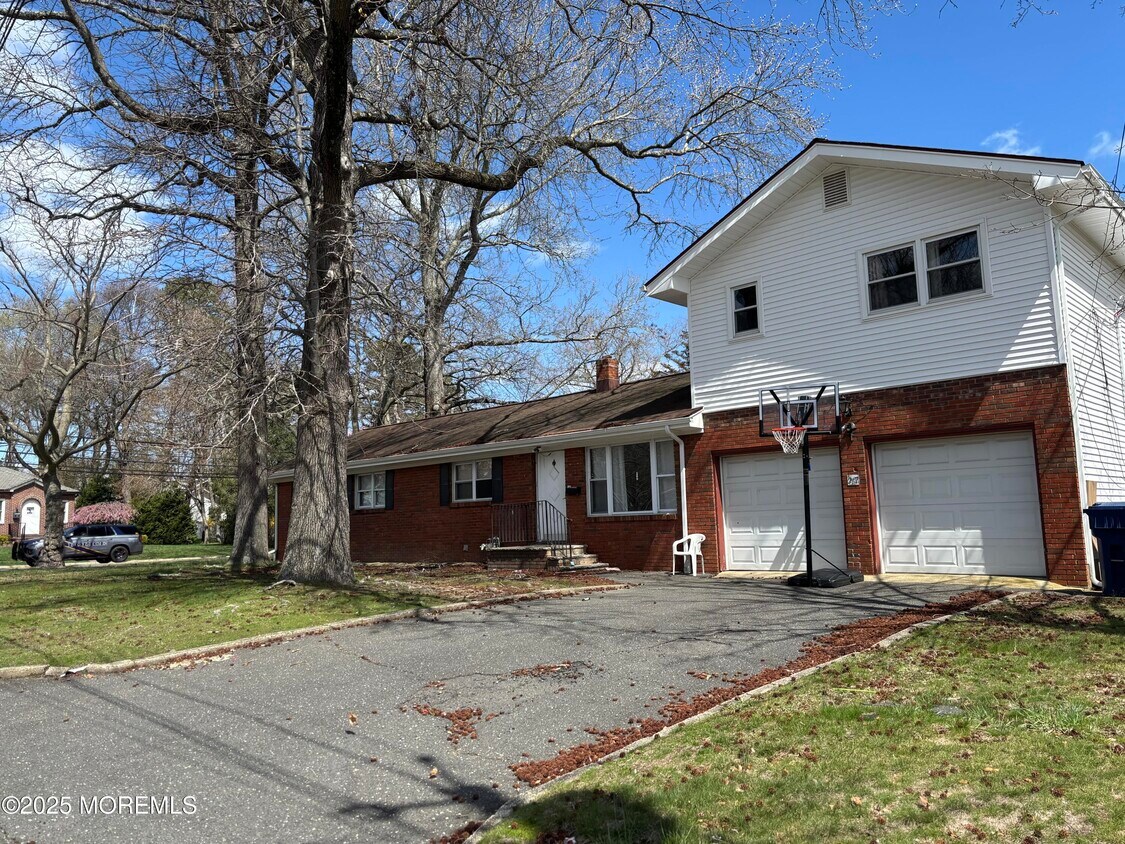 Primary Photo - 217 Elmwood Rd