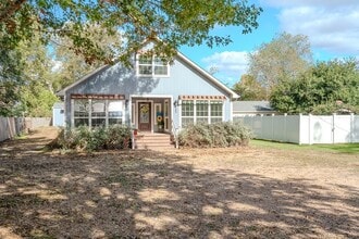 Building Photo - 722 Riveredge Dr