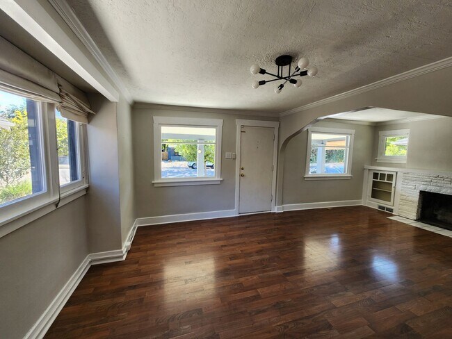 Foto del edificio - Liberty Wells House! Classic Bungalow - with modern finishes! TWO Car Garage!