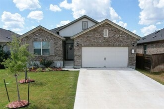 Building Photo - 145 Hackberry Ln