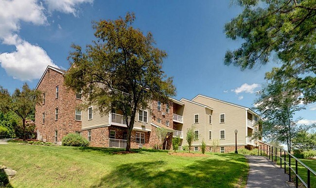 121 Summer Hill Gln, Maynard, MA 01754 Apartment for