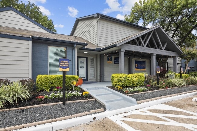 Photo - The Huxley at Medical Center Apartments
