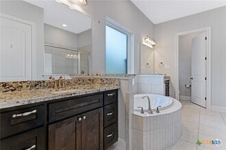 Building Photo - 620 Carriage House