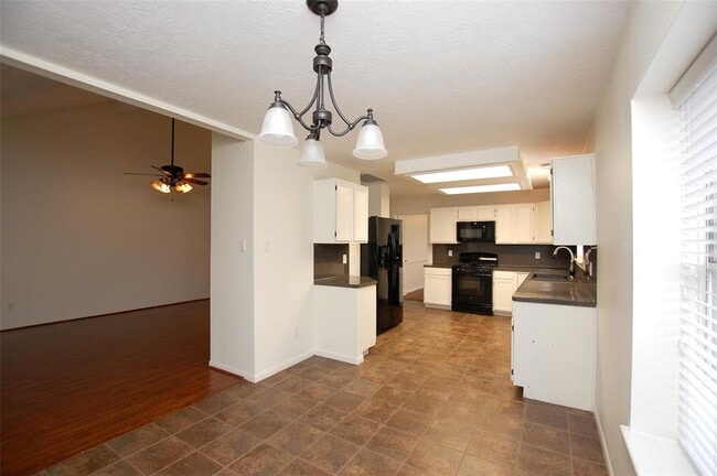 Building Photo - 1201 Gulfton Dr
