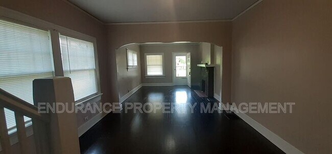 Foto del edificio - 629-631 W Norman Ave