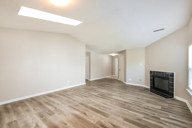Foto del edificio - 1295 Spring Lake Dr