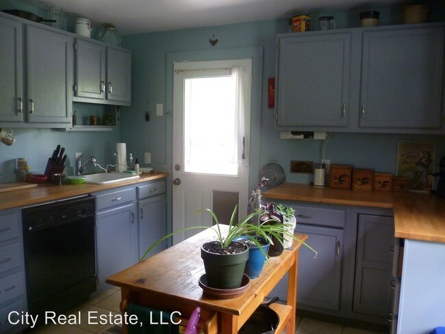Building Photo - 49 Riverview Dr