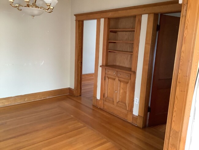 Building Photo - Beautifully maintained two-family house