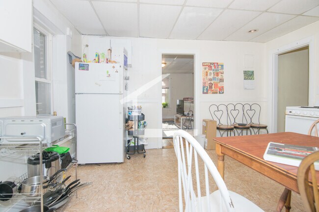 Building Photo - 212 Hemenway St