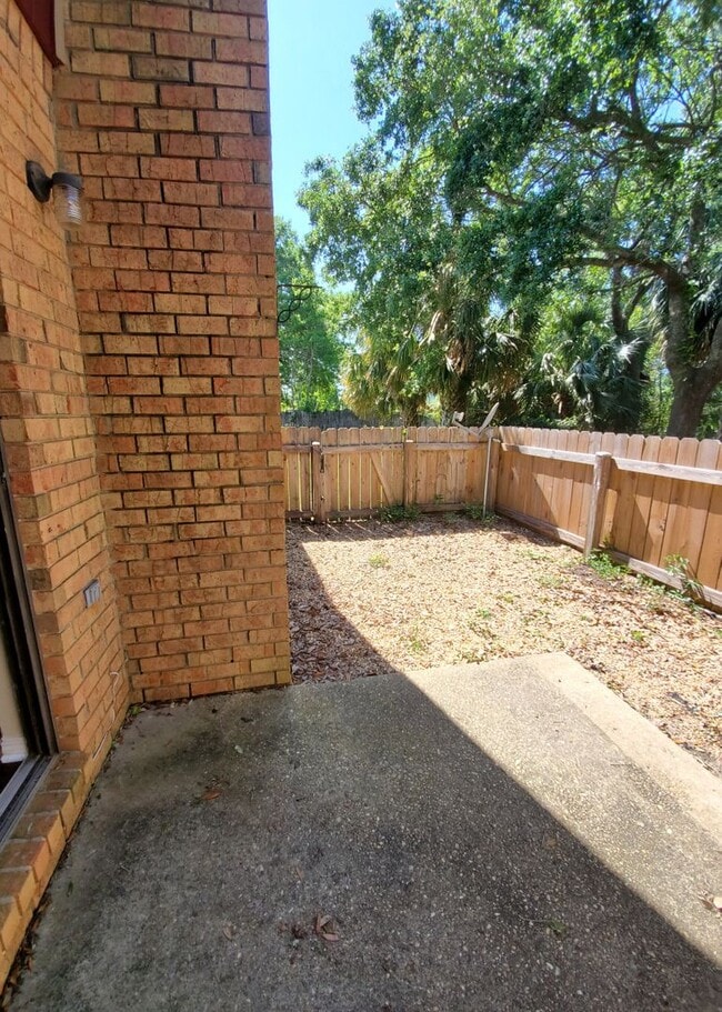 Building Photo - 4446 Bellview Ave