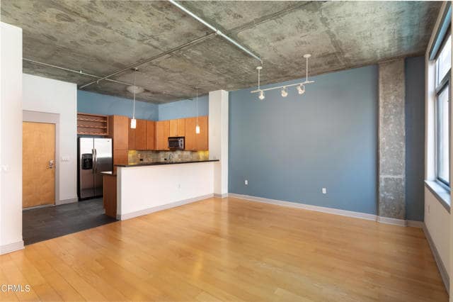 Building Photo - 840 E Green St