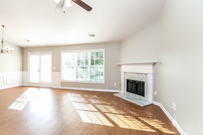 Building Photo - 172 Lantana Dr