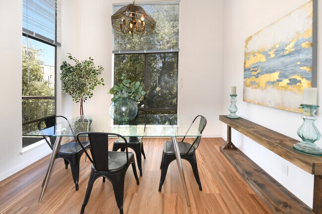 Foto del edificio - 410 N Civic Dr